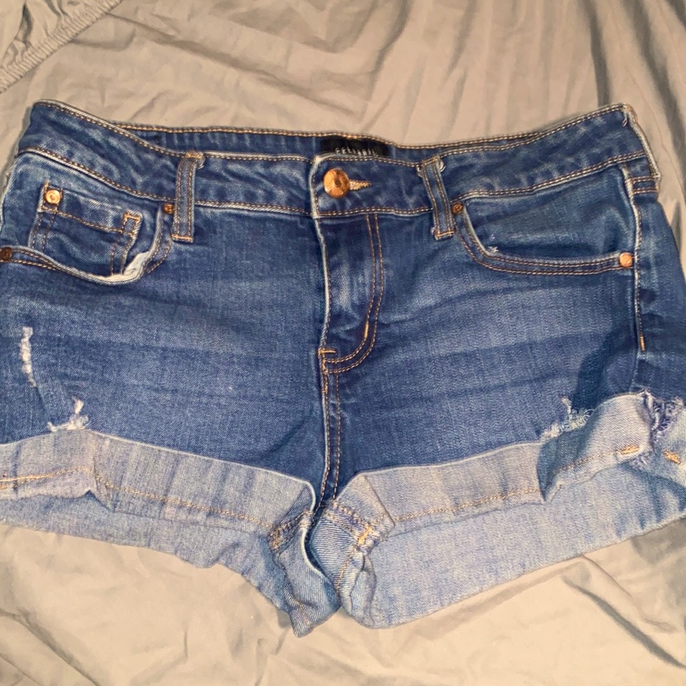 Celebrity Pink , size 7, shorts . Like new , perfect condition .